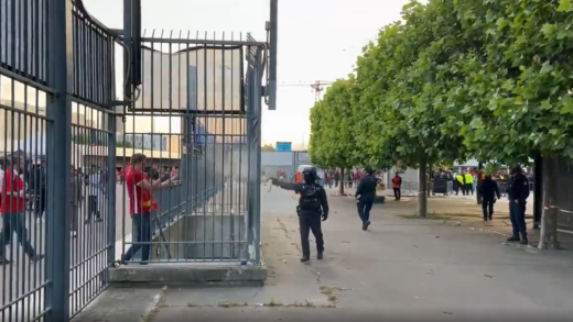 საფრანგეთის პოლიციამ გულშემატკივრების წინააღმდეგ ცრემლსადენი გაზი გამოიყენა | VIDEO 7